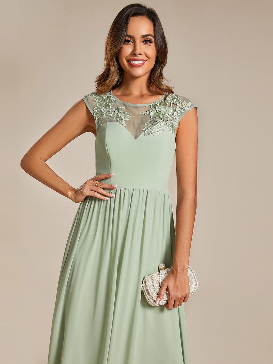 Elegant Chiffon A-Line Evening Gown with Cap Sleeves and Shoulder Applique